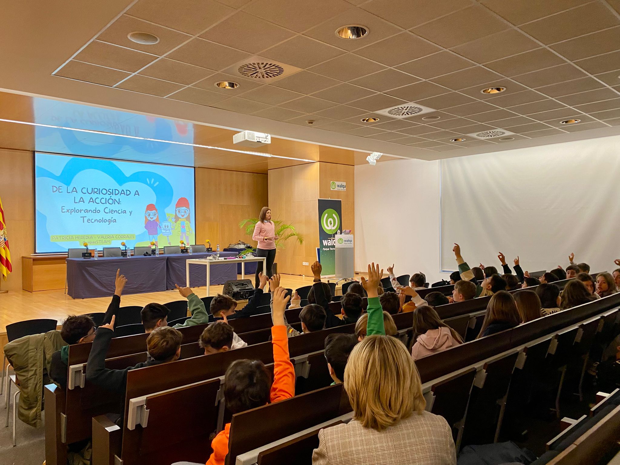 En este momento estás viendo EL PARQUE TECNOLÓGICO WALQA LLENA SU SALÓN DE ACTOS DE ALUMNOS DE INSTITUTOS DE HUESCA EN SU JORNADA DE CIENCIA Y TECNOLOGÍA EN FEMENINO