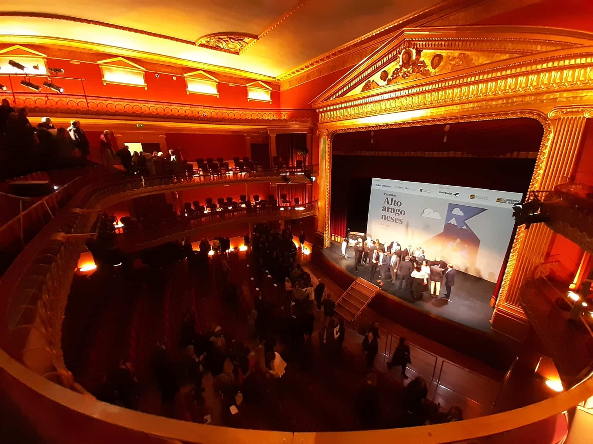 En este momento estás viendo JORGE AZCÓN: «PREMIAR A OSCENSES ES REFLEJO DEL BUEN MOMENTO QUE VIVE LA PROVINCIA»